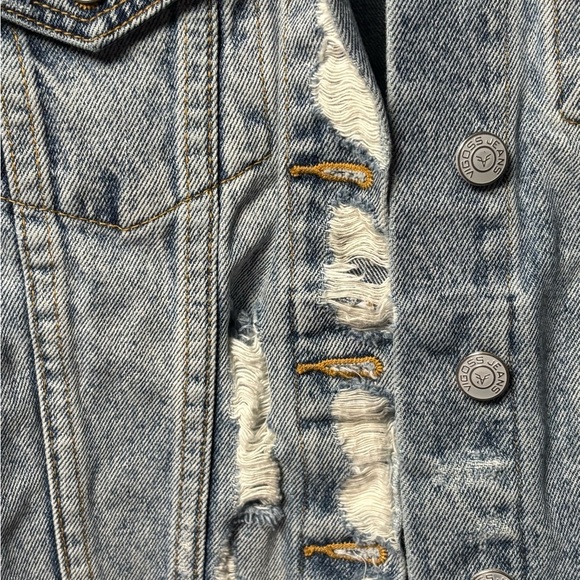 VIGOSS Women’s Distressed Denim Jacket Size Small Blue Jean Vintage Wash Casual - Picture 5 of 5
